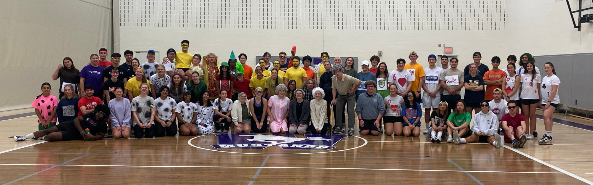 Whole tournament student staff group in WSRC gym